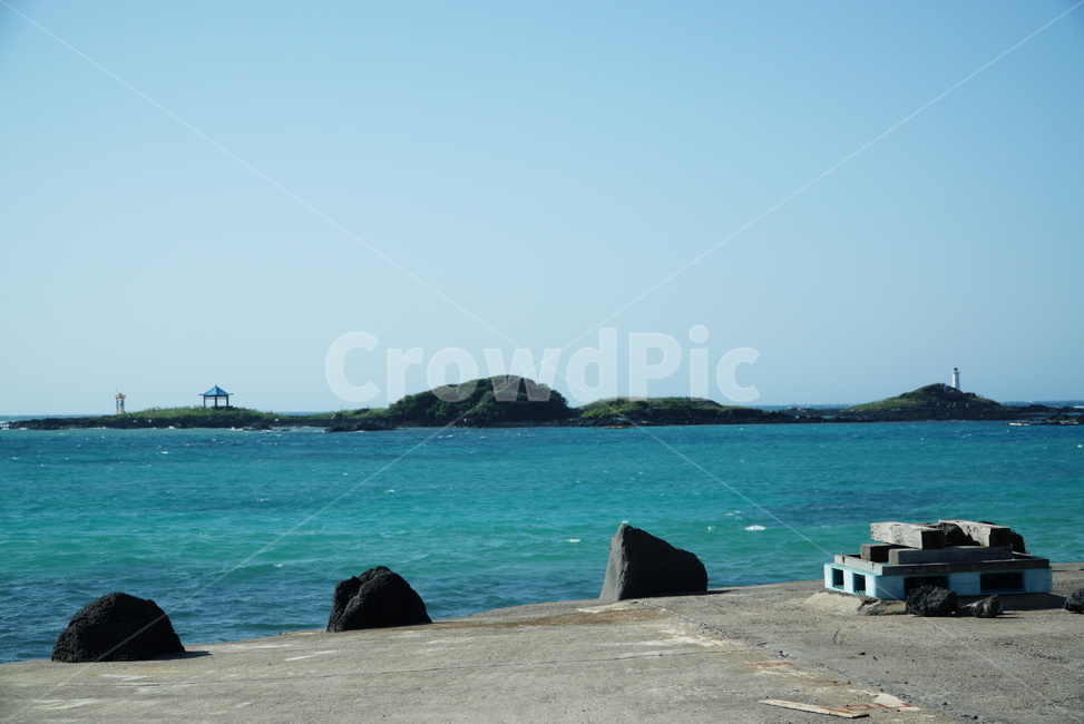 바다,제주도,섬,외로움,맑은날,포구,여름,summer,자연,풍경,nature,landscape,한국자연풍경,한국자연경관,korea nature landscape,해변,바다,beach,sea,제주도,jeju,jeju island,outdoors,옥외,land,땅,ocean,대양,water,물,shoreline,해안선,coast,연안
