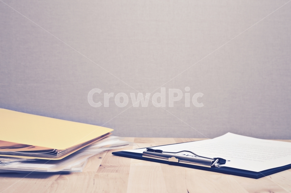 계약서,계약,비즈니스,문서,사인,싸인,비지니스,파일,종이,펜,컨셉,컨셉트,사무실,일,일터,성공,체결,계약체결,배경,이미지,배경이미지,파트너쉽,파트너,협약,협력,회사,긴장,결정,결정권,커뮤니케이션,연출,연출사진,스튜디오,볼펜,서류,서류철,work,office,sign,signature,job,partnership,company,business,contract,비즈니스,사업,business,service,work,사물,물건,오브젝트,thing,object,matter,학용품,문구류,사무용품,school supplies,stationery,office supplies