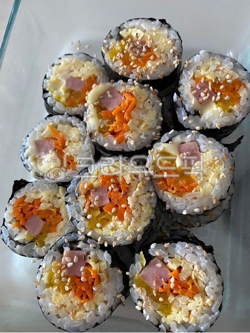 김밥,밥,도시락,키토김밥,다이어트김밥,치즈김밥,김,당근,계란,햄,깨