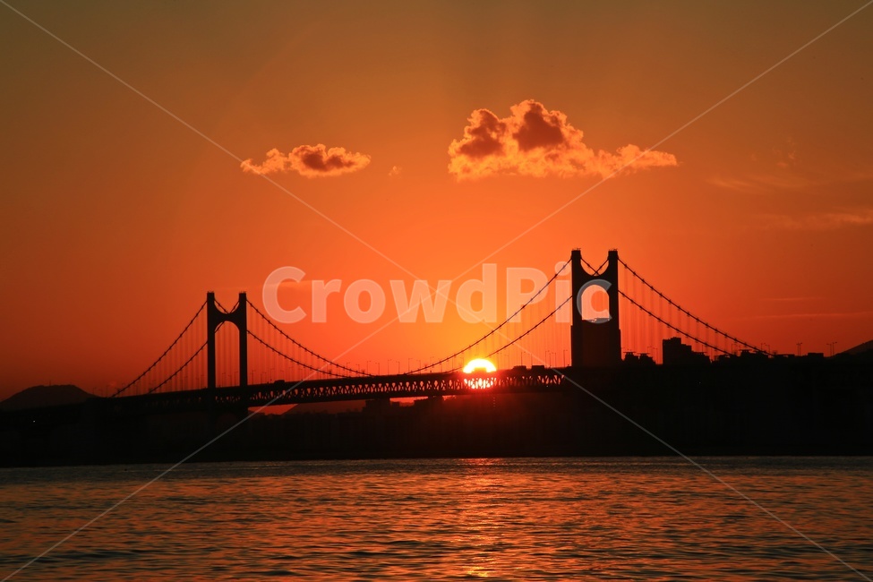 bridge,다리,building,건물,nature,자연,outdoors,옥외,sunset,일몰,dusk,황혼,redsky,붉은하늘,sky,하늘,sunlight,햇빛,부산,광안대교,광안대교일몰,해넘이
