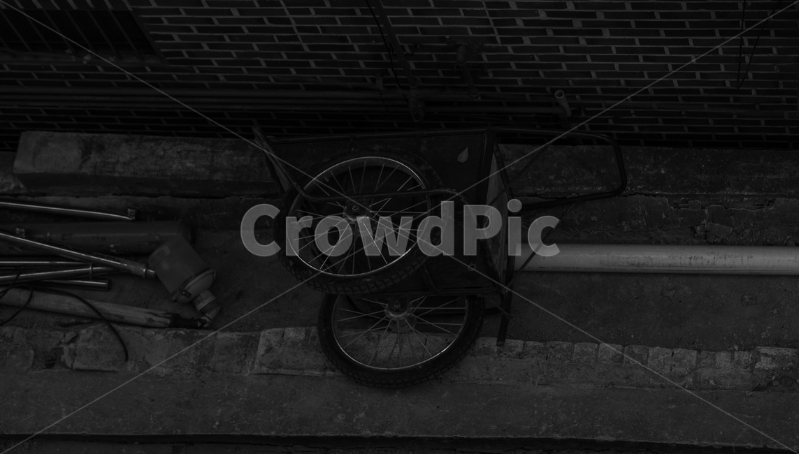 골목,분위기,감성,machine,기계,wheel,바퀴,흑백,모노톤,monochrome,black and white,사물,물건,오브젝트,thing,object,matter