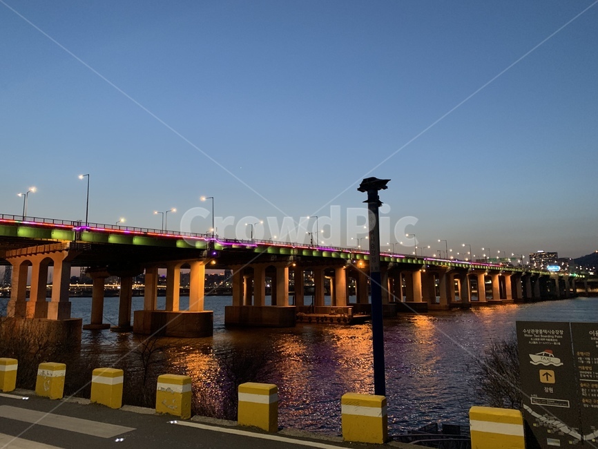 한강,밤야경,한강밤,해질녘,가로등,야경,밤,풍경,nightscape,night,landscape,건축물,건물외관,exterior,building,structure,architecture,construction,road,도로,freeway,고속 도로