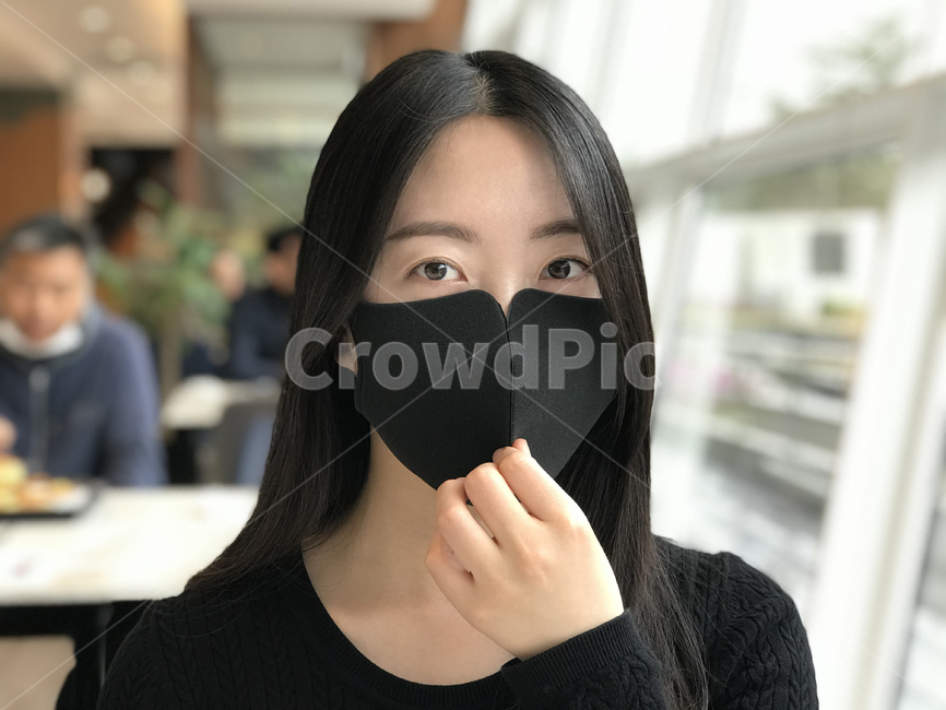 코로나,마스크,바이러스,공공장소,마스크착용,착용,human,인간,person,사람,clothing,의류,apparel,의복,mask,미세먼지,황사,필터,coronavirus,corona,virus,위생,여자,woman,사람,인물,인간,human,person,여성,여자,woman,female,lady,의료,의학,병원,medical,hospital,clinic