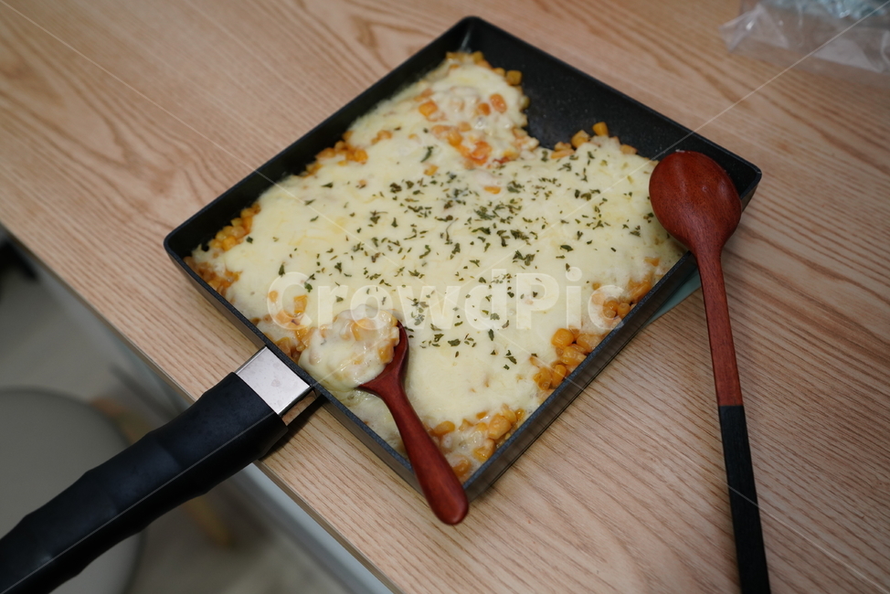 간식,콘치즈,음식,food,cheese,corn,옥수수,치즈,안주,먹거리,프라이팬,음식,식재료,요리,food,cook,meal,dishes,food reserves