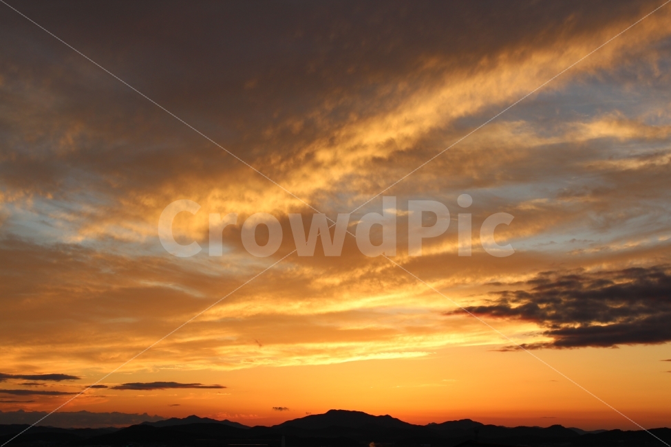 하늘,석양,구름,붉은석양,지는해,자연,풍경,nature,landscape,outdoors,옥외,sky,dawn,새벽,red sky,붉은 하늘,dusk,황혼,sunset,일몰