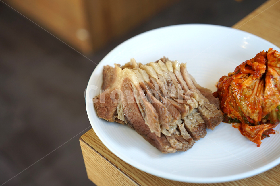 수육,보쌈,고기,육류,한식,요리,음식,김치,보쌈김치,반찬,음식,식재료,요리,food,cook,meal,dishes,food reserves,육류,고기,meat,한식,한국음식,한국요리,korean food,korean dishes,korean meal,korean cook