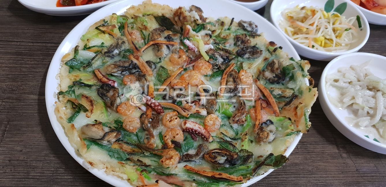 Korean pancake,food,seafood pancake