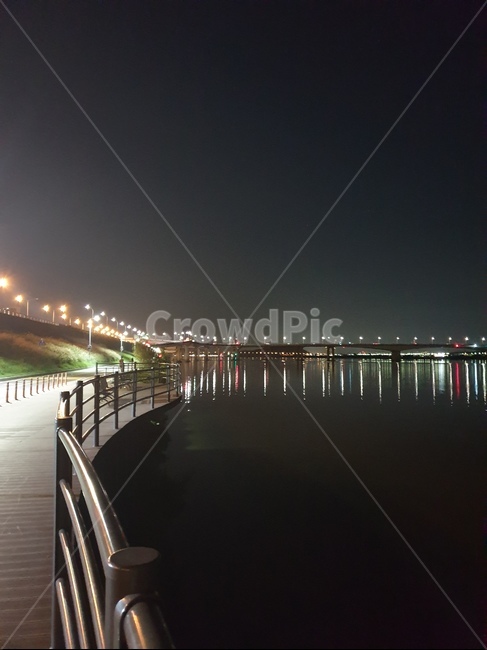 building,water,건물,물,railing,난간,bridge,다리,산책로,야경,boardwalk,야경,밤,풍경,nightscape,night,landscape
