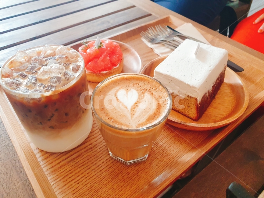 까페,커피,카페,음료,원목,우드,케잌,조각케잌,브런치,약속