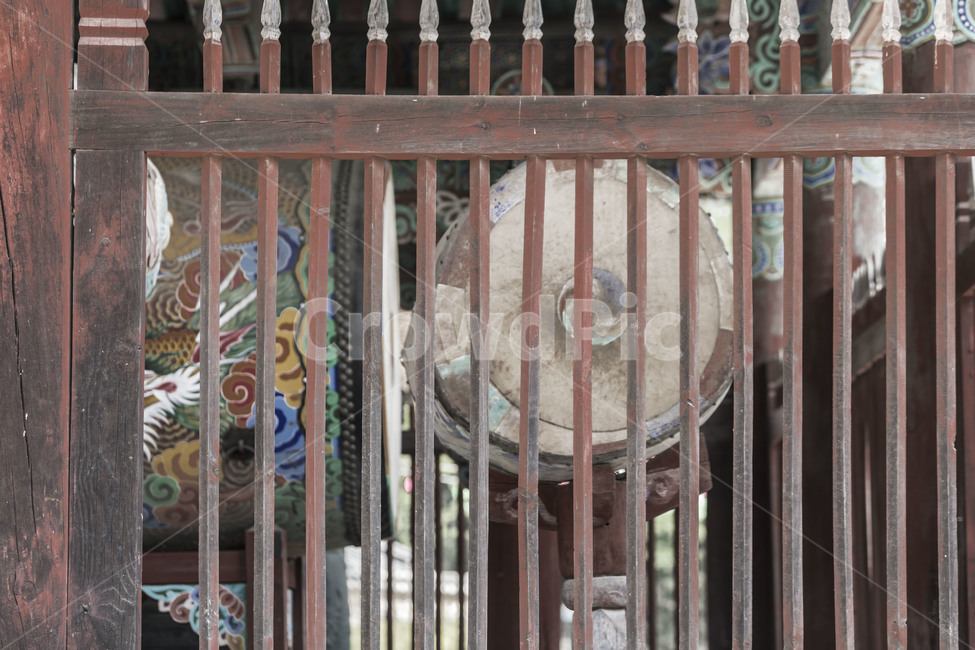 신륵사,종각,법고,목어,문양,사찰,문화유산,한국전통,한국문화,korean traditional,korean culture,종교,신앙,religion,belief,faith