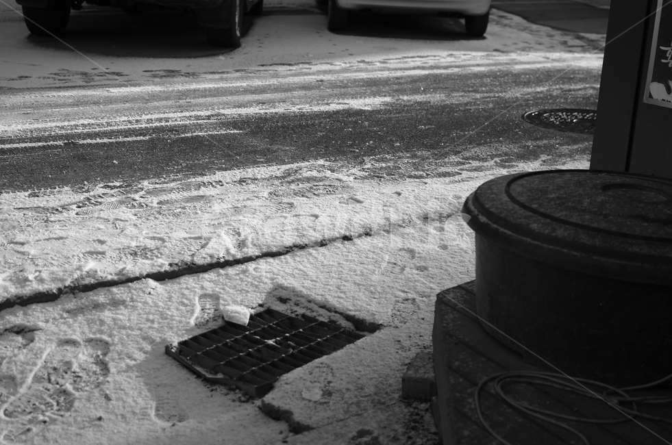 눈,골목,겨울,발자국,흑백,바퀴자국,길,겨울,계절,winter,season