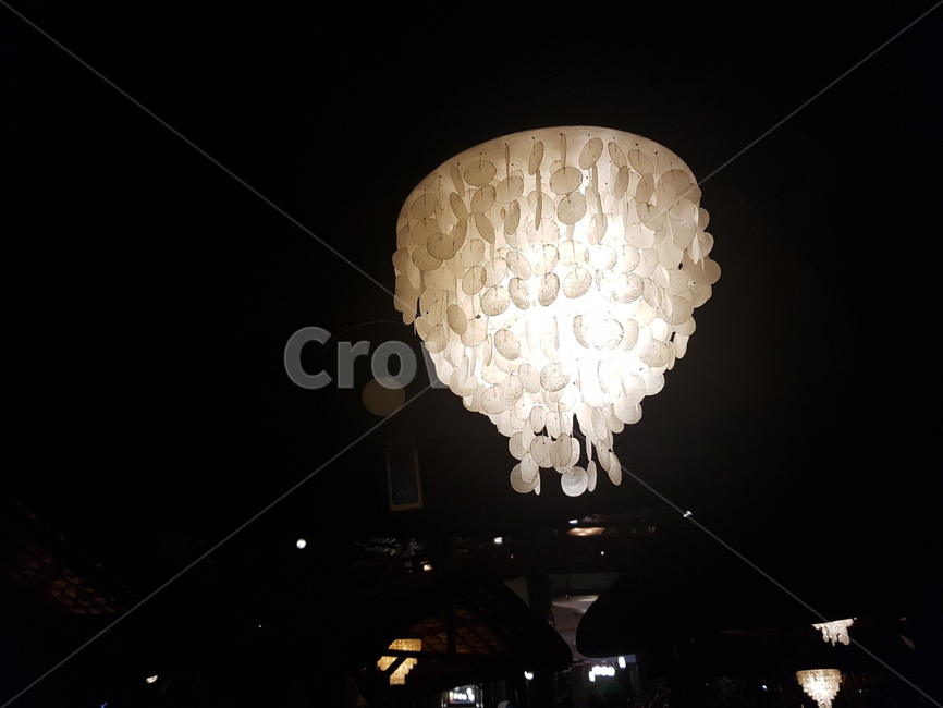 전등,불빛,어두운분위기,조명,검정색,하얀색,감성,인테리어,실내디자인,interior design