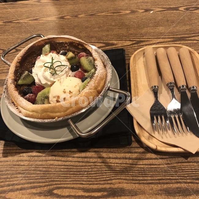 ice cream,dessert,happiness,fruit,Nutella