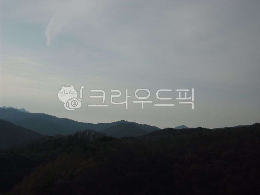 sight,mountain range,mountaintop,distant mountain,mountain view