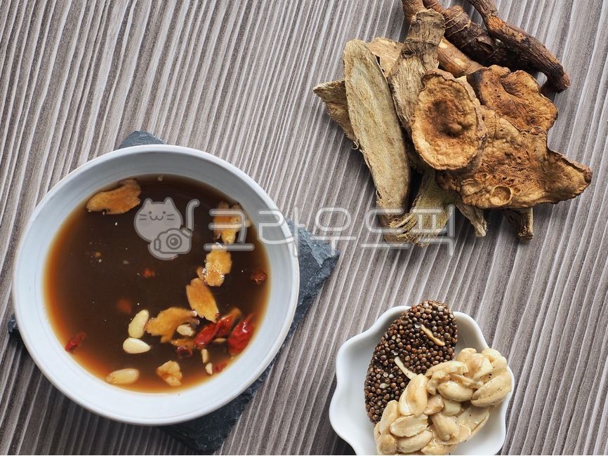 koreantraditionaldrink,traditionaltea,bowl,wellnessbeverage,doublecar,tea,Korean traditional beverage,traditional beverage,wellbeing,beverage,wellness,koreantraditionaltea,Korean traditional tea,ssanghwatang,jujube,hotdrink,traditionaldrink,Ssanghwa tea,w