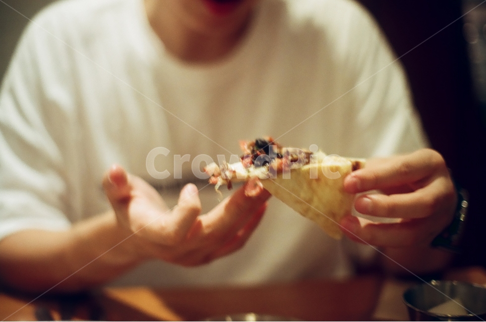 피자,음식,손,사람,식당,사람,인물,인간,human,person,음식,식재료,요리,food,cook,meal,dishes,food reserves,빵,bread,양식,서양음식,서양요리,western food,western dishes,western meal,western cook,감성,sensible,feeling