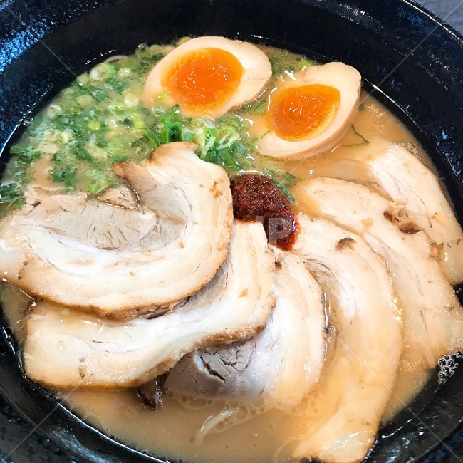 라멘,반숙,일본라멘,돈코츠라멘,일식,음식,식재료,요리,food,cook,meal,dishes,food reserves,면류,면요리,noodles,일식,일본음식,일본요리,Japanese food,Japanese dishes,Japanese meal,Japanese cook