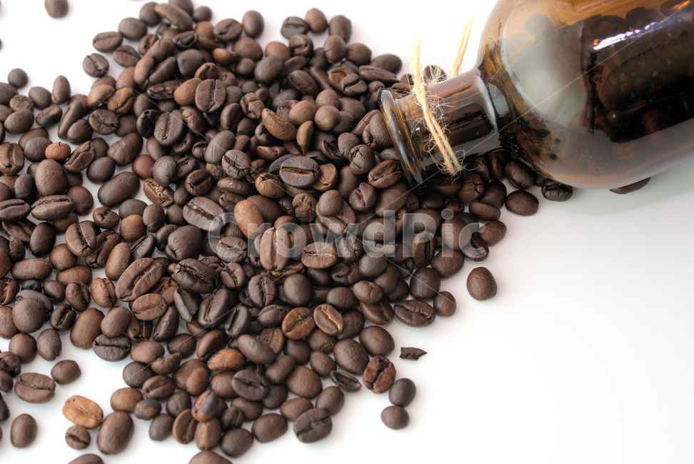커피재료,원두커피,원두,커피콩,커피,재료,누끼,콘셉트,백그라운드,음식,카페,디저트,티타임,휴식,오브젝트,고소한,향긋한,원두볶음,식사,음료,간식,갈색병,흰색바탕,커피,카페,coffee,cafe