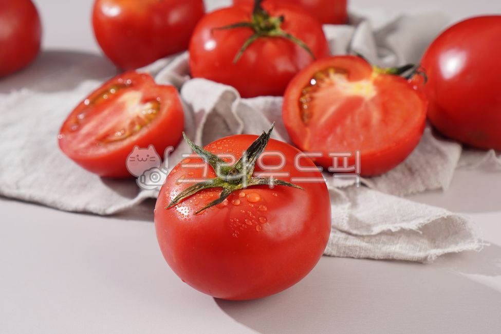 fruit,ripe tomatoes,tomato,vegetable,fresh,food