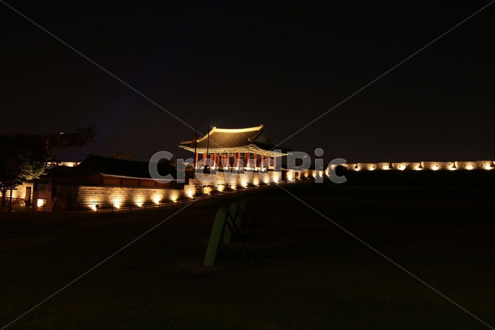 고궁,야경,수원성,화성,동장대,수원,풍경,성곽,성벽,palace,조명,밤,야경,밤,풍경,nightscape,night,landscape,한국전통,한국문화,korean traditional,korean culture,랜드마크,landmark,tourist attraction,한국랜드마크,한국관광지,한국명소,korea landmark,korea tourist attraction,architecture,건축물,building,건물,pagoda,탑,shrine,신사,worship,예배