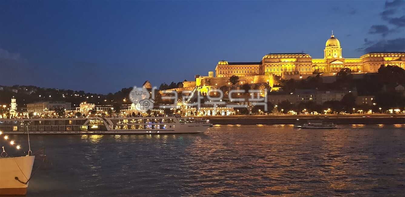 night view,nature,night,nignt,hungary,background,budapest,river,europe