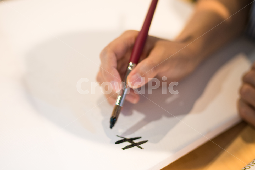 드로잉,캘리그라피,붓,붓글씨,글씨,글씨체,손글씨,취미,스케치,종이,그림붓,글쓰기,사람,인물,인간,human,person,신체일부,몸,body,예술,art