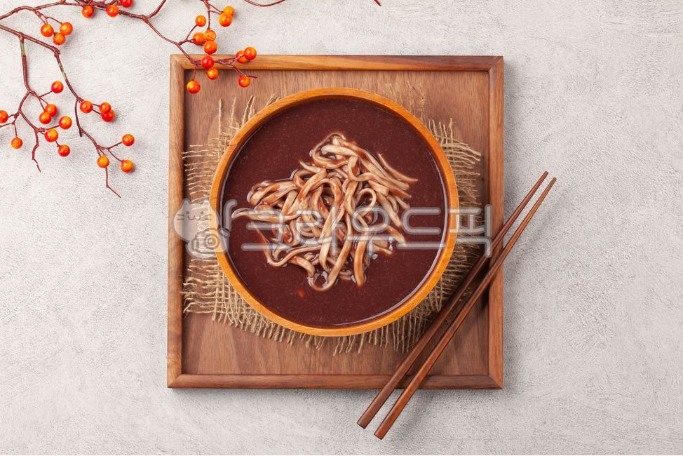 팥죽,팥칼국수,칼국수,전통음식,동지팥죽,요리,음식,겨울,계절,식재료,면류,면요리,한국음식,한국요리