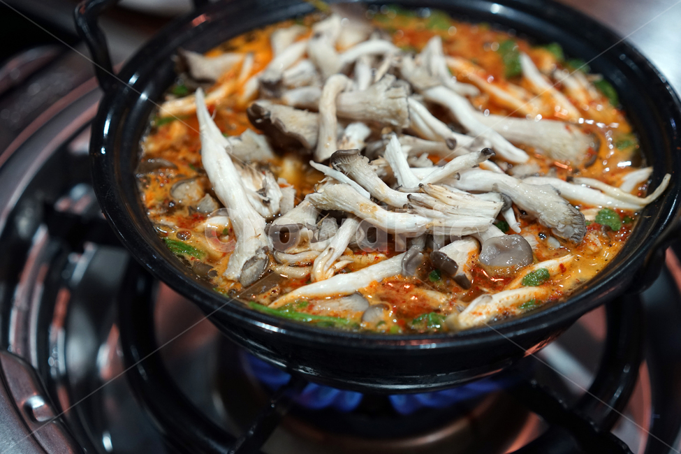 음식,한식,전골,찌개,샤브샤브,요리,국물,버섯,음식,식재료,요리,food,cook,meal,dishes,food reserves,한식,한국음식,한국요리,korean food,korean dishes,korean meal,korean cook