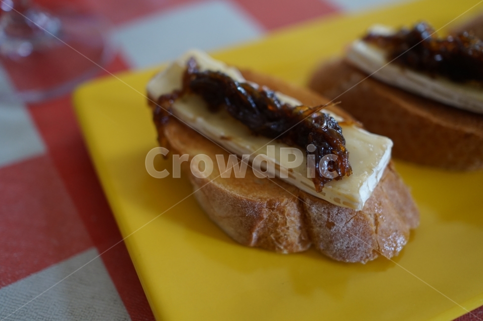 브루스게따,치즈,서양음식,바게트,잼,에피타이저,음식,식재료,요리,food,cook,meal,dishes,food reserves,빵,bread,디저트,간식,후식,dessert,snack