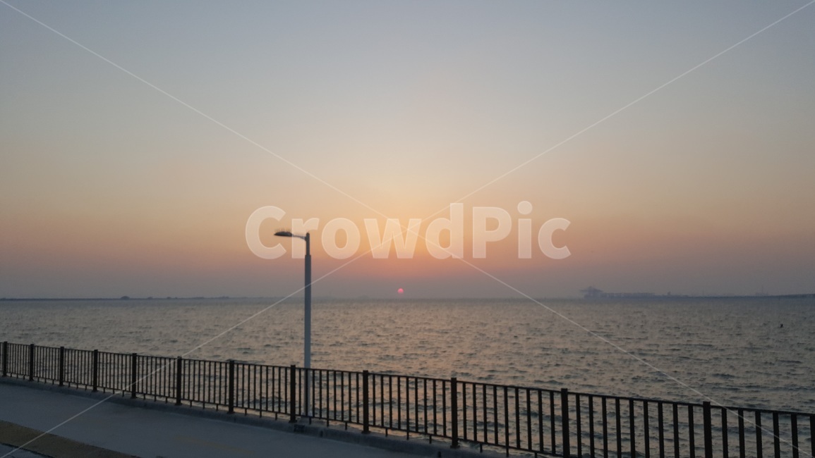 바다,오이도,해안도로,바다분위기,파스텔하늘,연보라,연분홍,가로등,펜스,나무울타리,자전거도로,조용한,평화로운,인적드문,몽환적인,환상적인,겨울바다