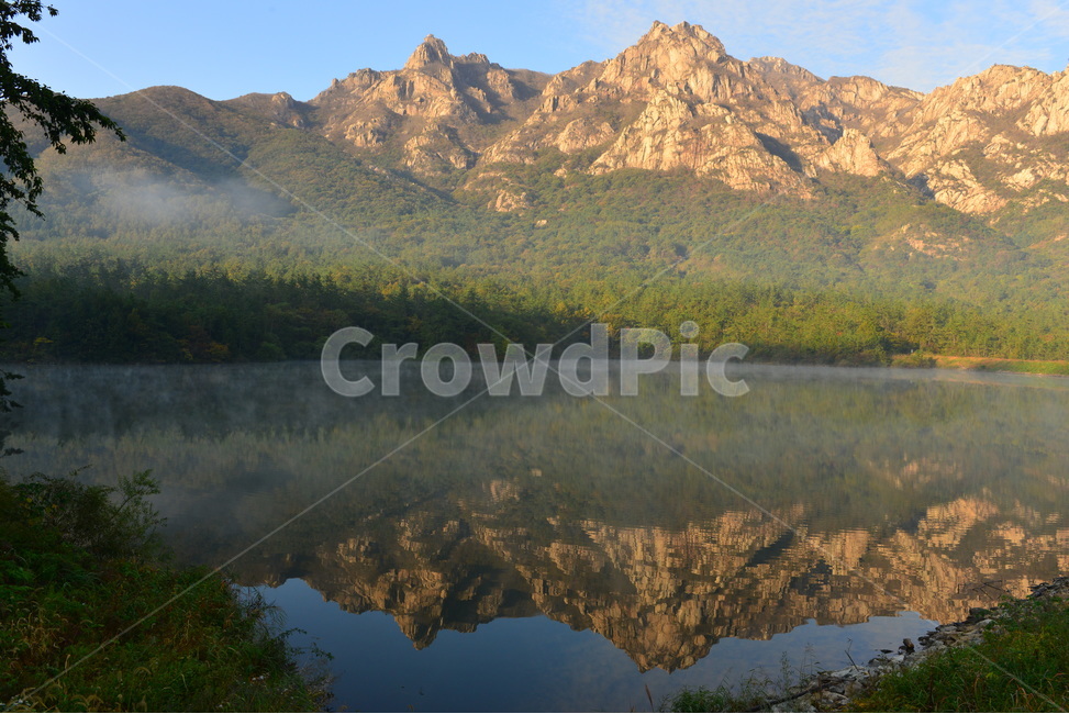 영암,사자저수지,월출산,월출산반영,아침,물안개,nature,자연,outdoors,옥외,mountain,산,mountainrange,산맥,water,물,자연,풍경,nature,landscape,한국자연풍경,한국자연경관,korea nature landscape