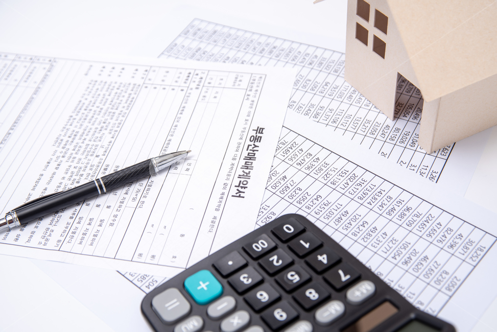 calculation,loan,housing,concept,own,promise,house,building,Down payment,down payment,balance,writing,model,writing instrument,plan,moving,Business,speculation,calculator,real estate,contract,format,investment,economy,sale,ballpoint pen,home purchase,form