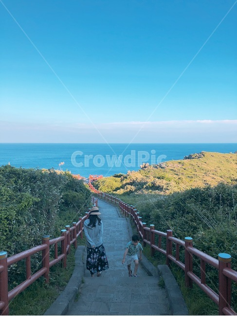 제주도,여행,산책,감성사진,색감,용머리해안,고요,하늘,바다,나무,긴머리,여유,사람,사람,인물,인간,human,person,여성,여자,woman,female,lady