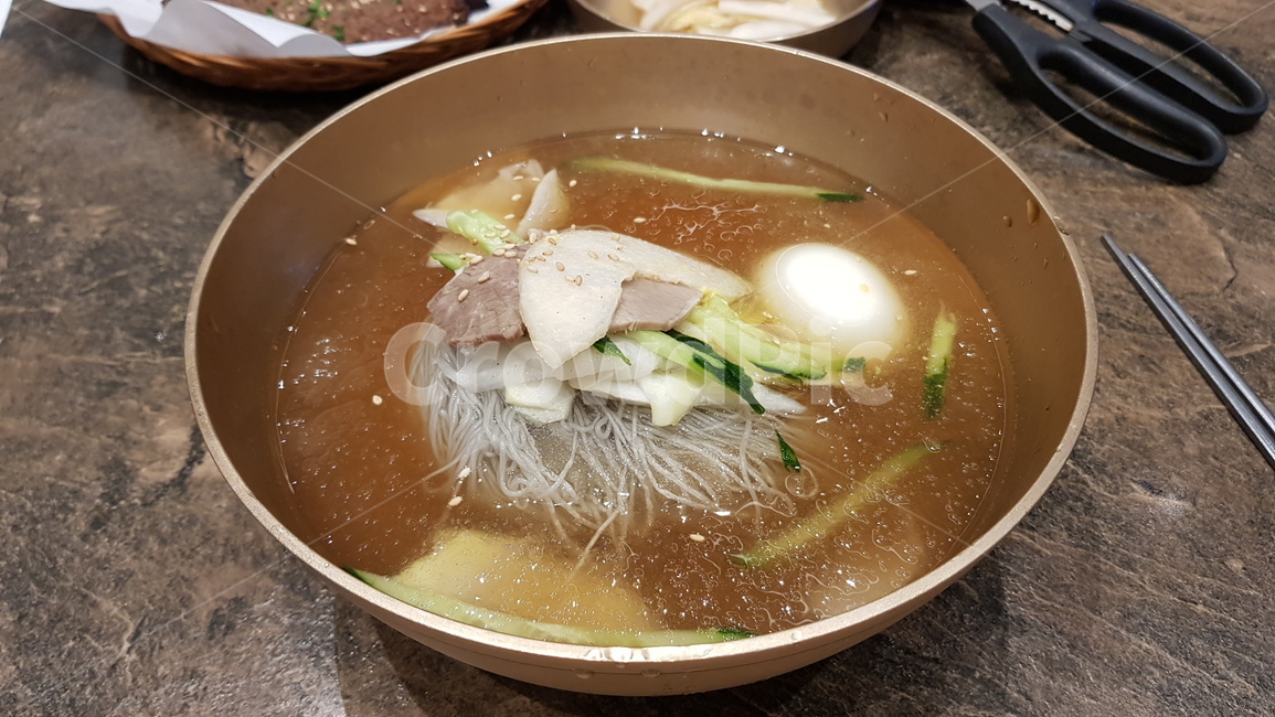 물냉면,놋그릇,진주냉면,냉면,밀면,음식,식재료,요리,food,cook,meal,dishes,food reserves,면류,면요리,noodles,한식,한국음식,한국요리,korean food,korean dishes,korean meal,korean cook