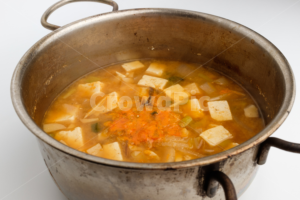 된장,찌개,된장찌개,한국음식,한국문화,아시아음식,아시아문화,수프,국물,끓인,뜨거운,식사,음식,소스,두부,파,고추,버섯,고기,식품,요리,냄비,전통,맛있는,짠,감칠맛,매콤한,반찬,음식,식재료,요리,food,cook,meal,dishes,food reserves