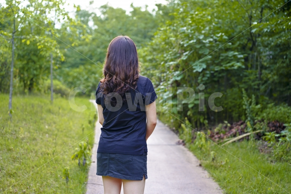	미용실,헤어샵,퍼머,스타일,손질,뒷태,여자,머리스타일,여성,웨이브펌,웨이브,헤어스타일,굵은웨이브,헤어숍,세팅펌,사람,인물,인간,people,person,woman,female,뷰티,미용,길,거리,감성,인물샷,여름,계절,summer,season,사람,인물,인간,human,person,여성,여자,woman,female,lady,shorts,반바지