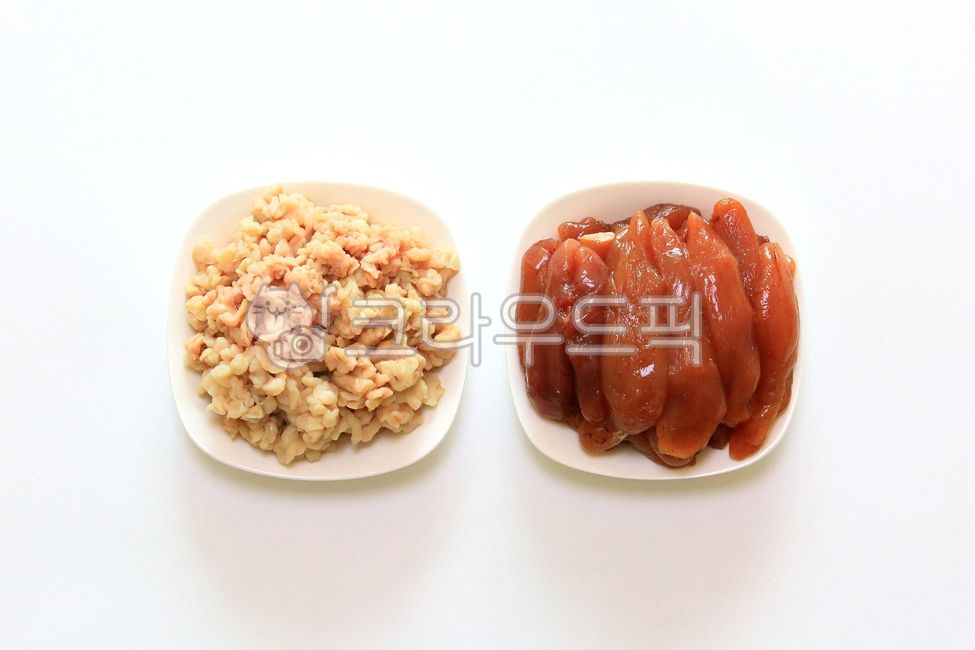 곤이,생선내장,명태알,해산물,접시,식재료,명란젓,날것,고니,내장,명태,생선,생선알,알,알집,어류알,이리,신선한,수산물,음식,요리재료,생곤이,생고니,재료,음식재료,생알,빨간,해물,싱싱한,식품,하얀배경