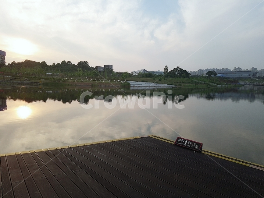 호수공원,세종시,호수,하늘,자연,자연,풍경,nature,landscape,water,물,waterfront,워터 프론트,bridge,다리,boardwalk,산책로,building,건물,pier,교각,port,포트