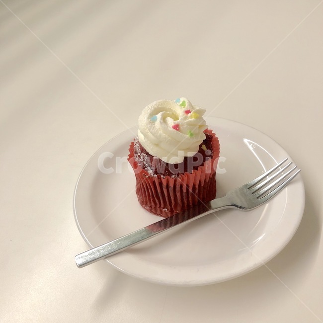 cake,케이크,디저트,dessert,크림,머핀,간식,포크와간식,레드벨벳머핀,핑크간식,food,식품