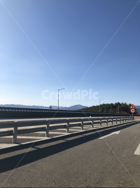 도로,풍경,하늘,간판,파란색,교통,교통수단,traffic,transportation