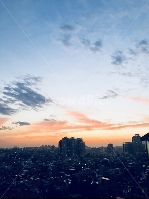 노을,하늘,해방촌,저녁,구름,도시,풍경,city,landscape,한국도시풍경,한국도시경관,korea cityscape,nature,자연,outdoors,옥외,sky,red sky,붉은 하늘,dusk,황혼,dawn,새벽,sunset,일몰