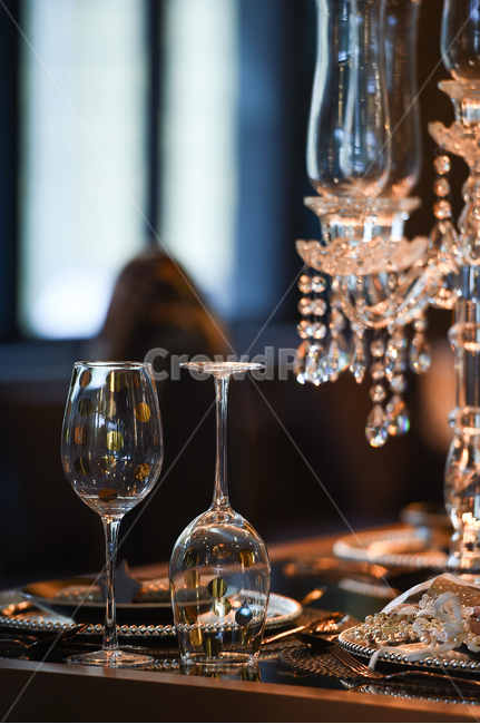 파티,홈파티,파티테이블,테이블세팅,플래이팅,플레이팅,와인잔,크리스탈와인,술,주류,alcohol