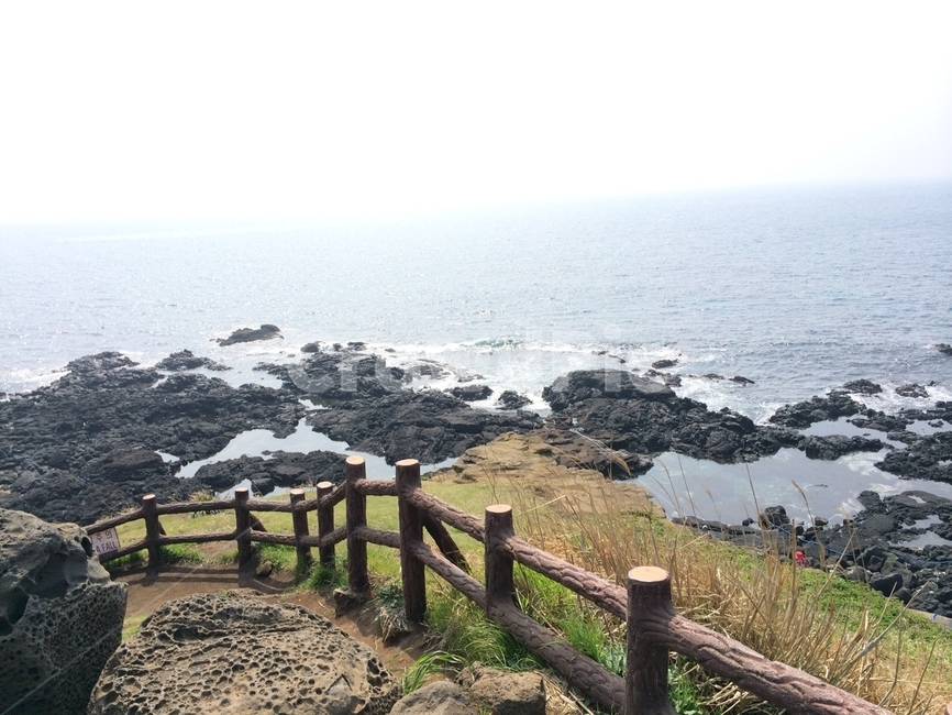 제주도,바다,돌,하늘,자연,jejuisland,sea,sky,nature,자연,풍경,nature,landscape,한국자연풍경,한국자연경관,korea nature landscape,제주도,jeju,jeju island,water,물,shoreline,해안선,outdoors,옥외,ocean,대양,promontory,곶