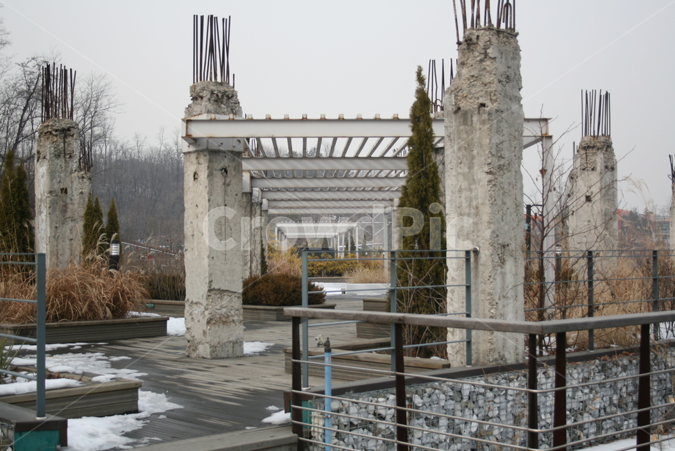 철골,겨울,눈,기둥,콘크리트,건축물,건물외관,exterior,building,structure,architecture,construction