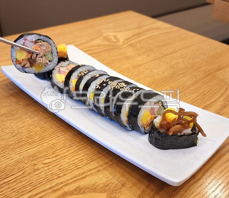 kimbap,chopsticks,Tuna Gimbap,food,snack bar,Sesame