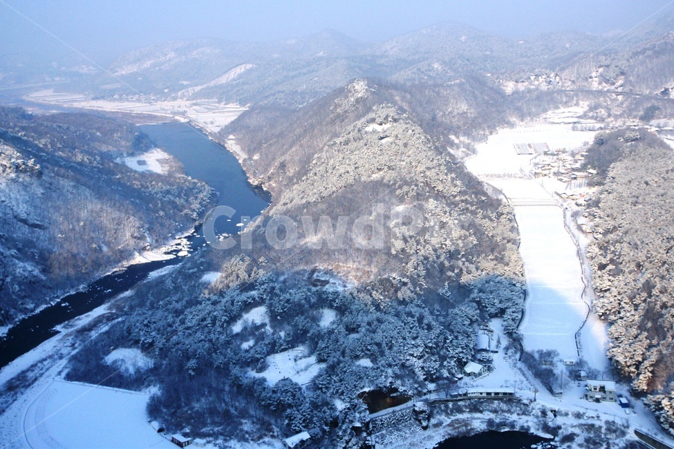 월류봉,영동군,풍경,설경,겨울,황간,초당천,겨울,계절,winter,season,자연,풍경,nature,landscape,한국자연풍경,한국자연경관,korea nature landscape,outdoors,옥외,mountain,산,scenery,경치