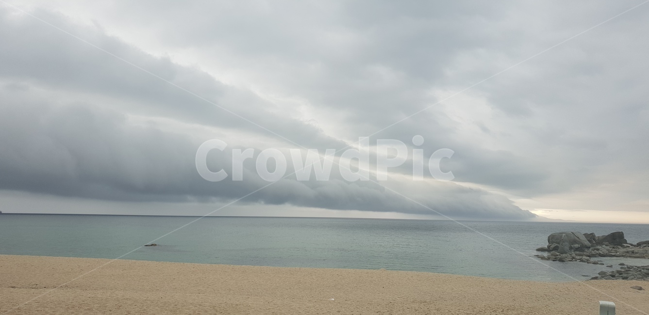 강릉태풍구름,강릉해변,태풍구름,신기한구름,사천진해변,태풍,바람,하늘,자연의신비,바닷가,해변,바다,beach,sea