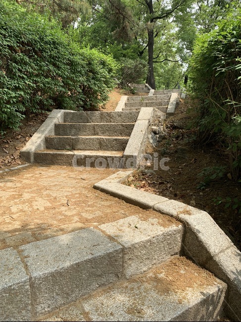 돌계단,계단,산책길,구부러진계단,오르막길