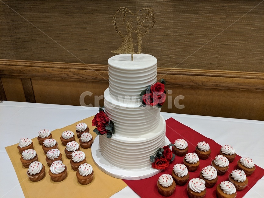웨딩케이크,삼단케익,결혼식,장미,cake,dessert,디저트,food,음식,cupcake,컵케이크,cream,크림,테이블,장식,wedding,celebration
