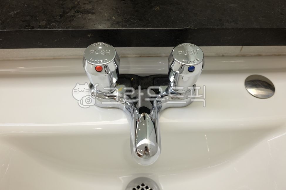 수도꼭지,수도,화장실,싱크수도꼭지,sinkfaucet,watertap,bathroom,toilet
